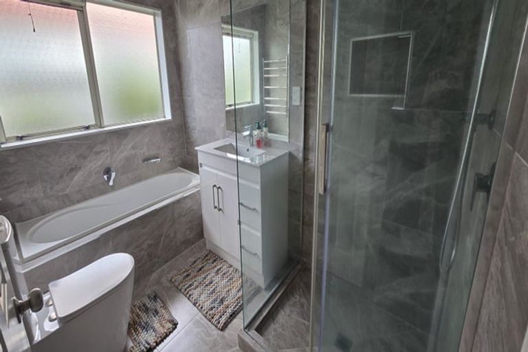 Photo of property in 186 Botany Road, Botany Downs, Auckland, 2010