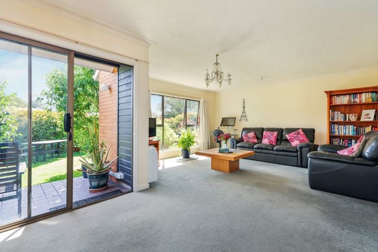 Photo of property in 6 Ostend Place, Avonhead, Christchurch, 8042