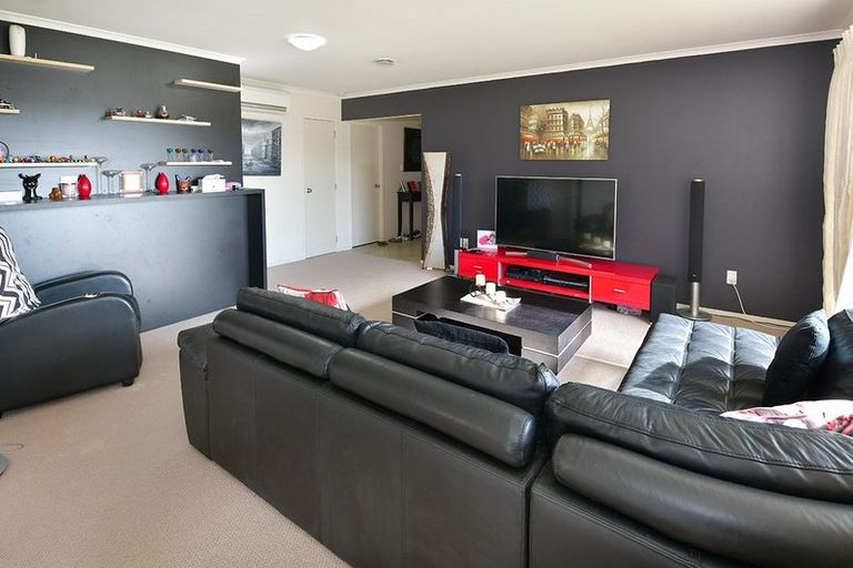 Photo of property in 1 Springtide Place, Red Beach, 0932