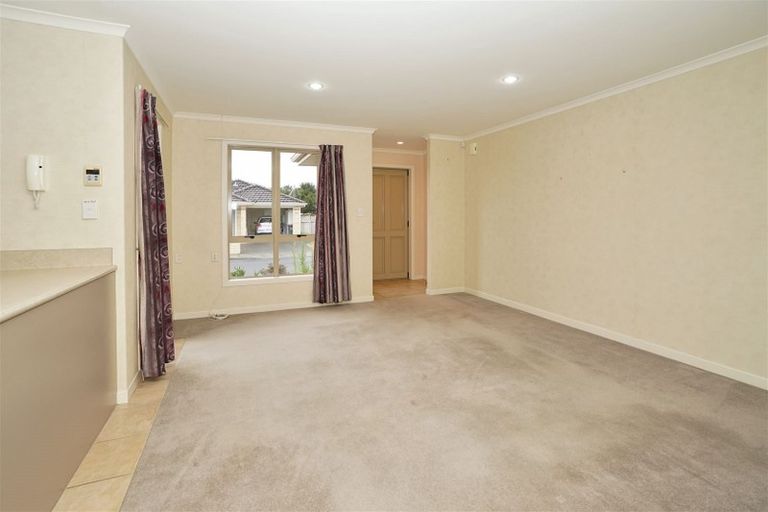 Photo of property in 20 Sovereign Isle Lane, Rototuna, Hamilton, 3210