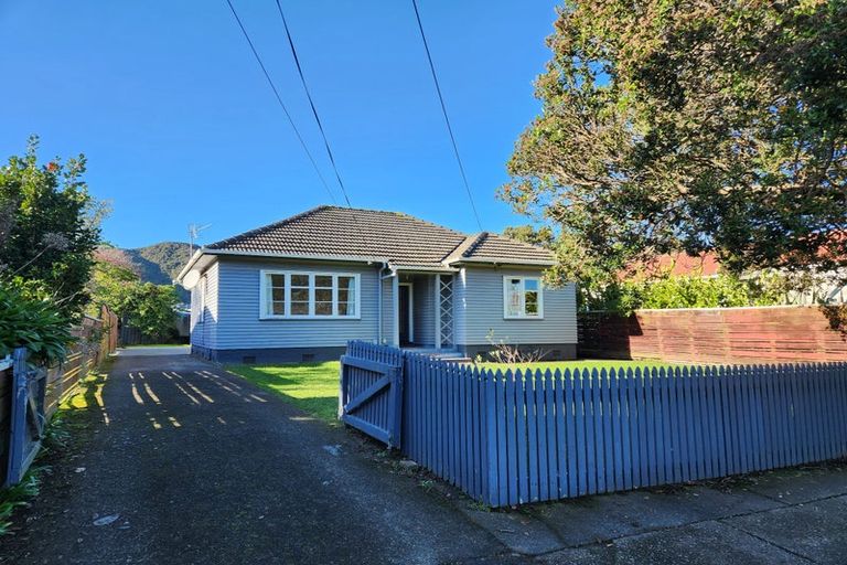 Photo of property in 4 Durham Crescent, Fairfield, Lower Hutt, 5011