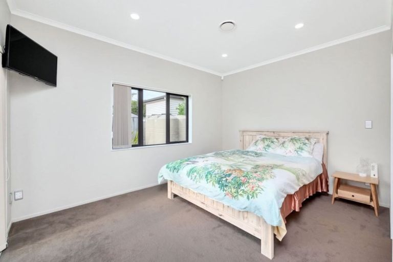 Photo of property in 3a Edwards Avenue, Henderson, Auckland, 0610