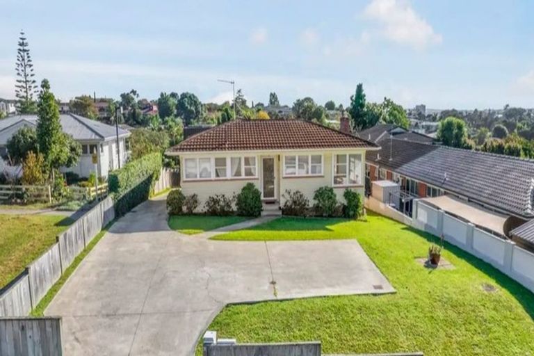 Photo of property in 43 Mason Street, New Lynn, Auckland, 0600