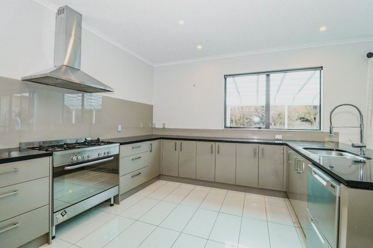 Photo of property in 16 Kinmont Rise, East Tamaki Heights, Auckland, 2016