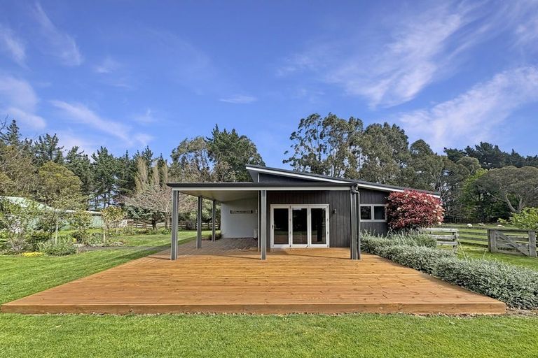 Photo of property in 646 No 2 Line, Fordell, 4572