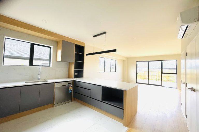 Photo of property in 18 Rorotu Avenue, Karaka, 2113