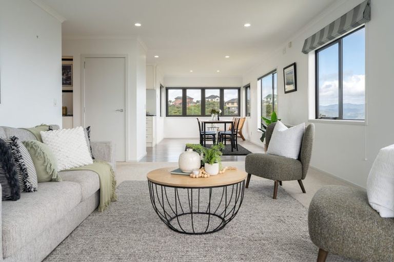 Photo of property in 7 Forbes Lane, Newlands, Wellington, 6037