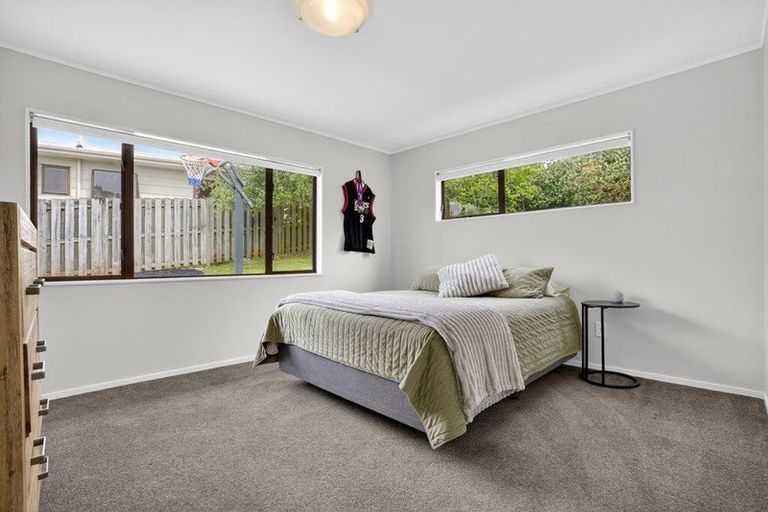 Photo of property in 17 Topliss Drive, Northcross, Auckland, 0632