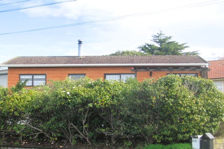 Photo of property in 1/111 Lincoln Park Avenue, Massey, Auckland, 0614