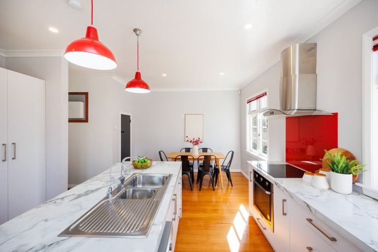 Photo of property in 18 East Street, Terrace End, Palmerston North, 4410