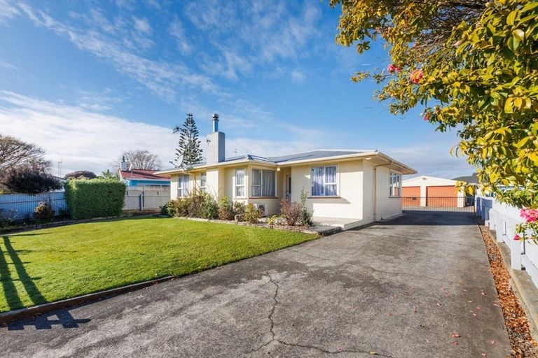 Photo of property in 19 Piper Place, Roslyn, Palmerston North, 4414