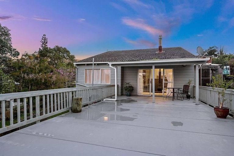 Photo of property in 6 Cyclarama Crescent, Massey, Auckland, 0614