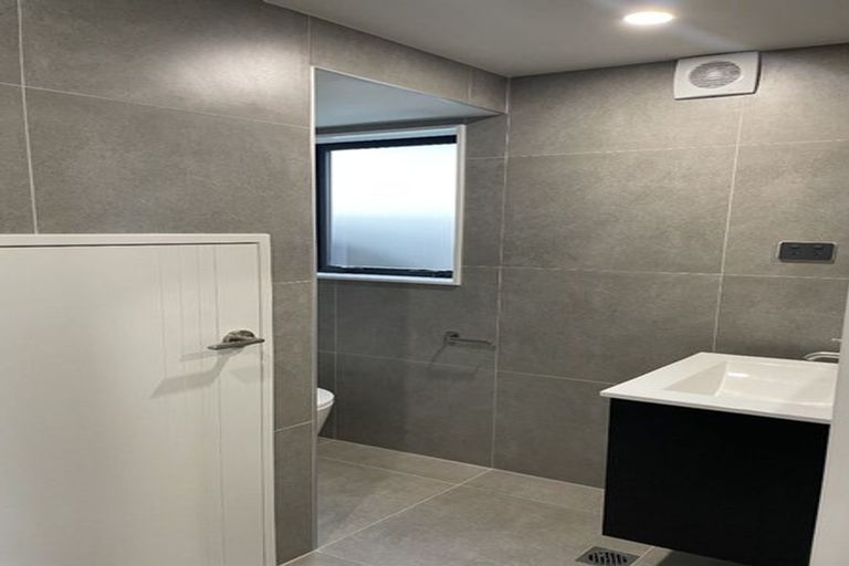 Photo of property in 2/9 Kamaka Road, Mangere Bridge, Auckland, 2022