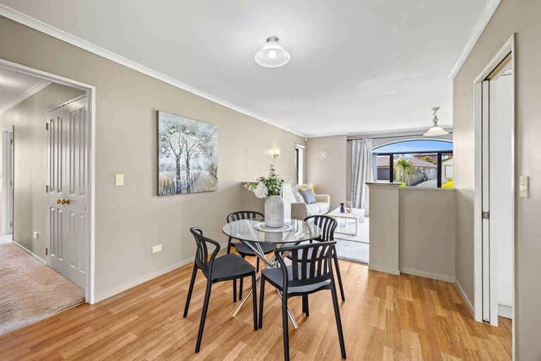 Photo of property in 19 Reybert Place, Massey, Auckland, 0614