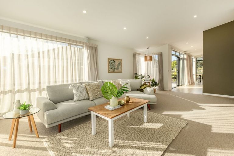 Photo of property in 15 Kaiwaru Place, Waikanae, 5036