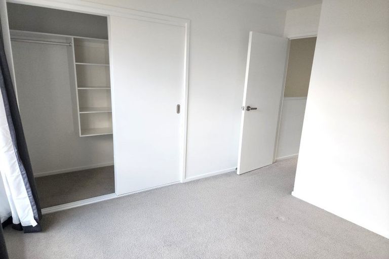 Photo of property in 40 Rauemi Way, Te Atatu South, Auckland, 0610