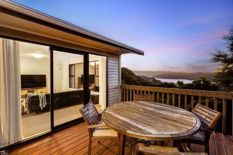 Photo of property in 4 Kahu Road, Paremata, Porirua, 5024