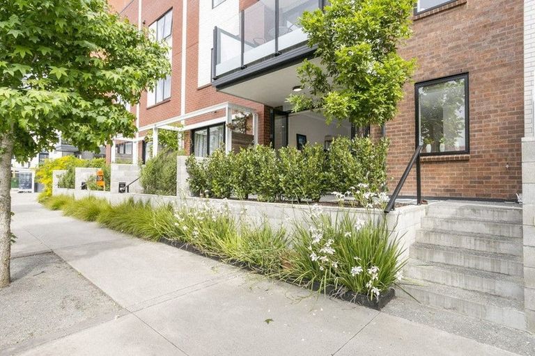 Photo of property in 2/7 Uku Lane, Hobsonville, Auckland, 0616