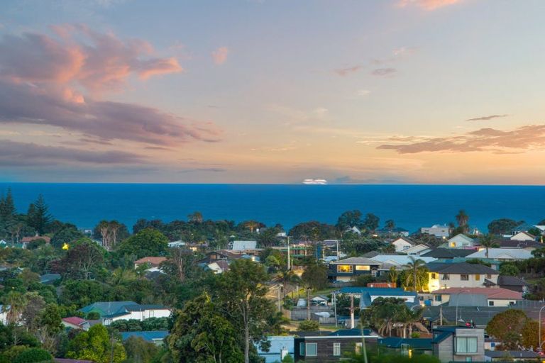 Photo of property in 42 Albatross Road, Red Beach, 0932