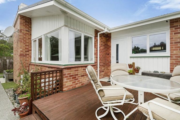 Photo of property in 5 Surrey Street, Tawa, Wellington, 5028