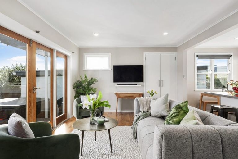 Photo of property in 23 Beazley Avenue, Paparangi, Wellington, 6037