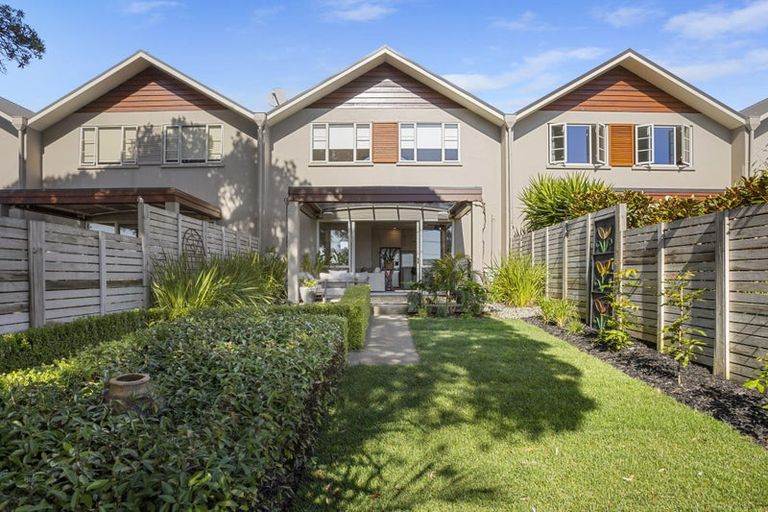 Photo of property in 250c Courtenay Street, Strandon, New Plymouth, 4312