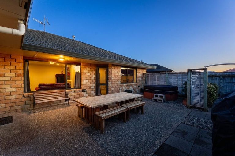 Photo of property in 33 Consort Close, Paraparaumu Beach, Paraparaumu, 5032
