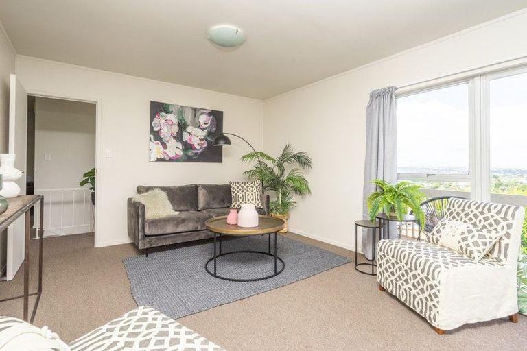 Photo of property in 2/218 East Coast Road, Forrest Hill, Auckland, 0620