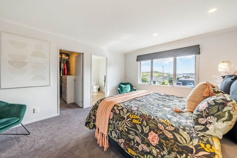 Photo of property in 17 Sumner Terrace, Aotea, Porirua, 5024