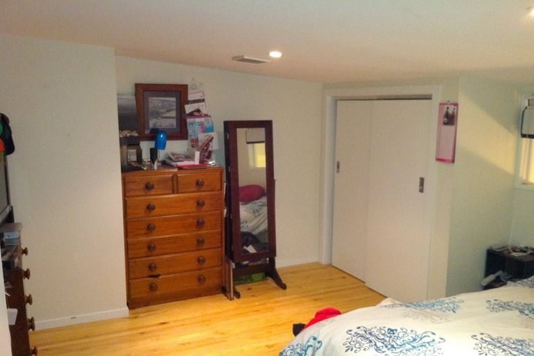 Photo of property in Las Olas De Cuba, 13/35 Torrens Terrace, Mount Cook, Wellington, 6011