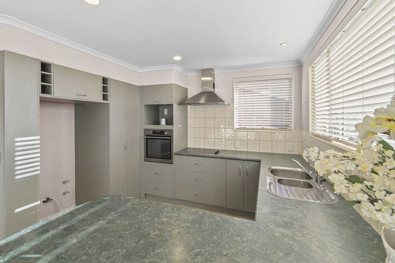 Photo of property in 6 Richard Halse Drive, Manurewa, Auckland, 2105