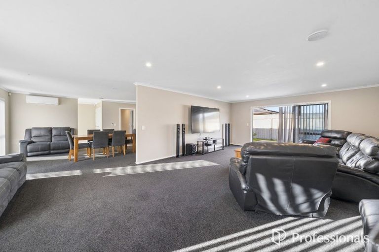 Photo of property in 6 Jack Vaughan Grove, Wainuiomata, Lower Hutt, 5014