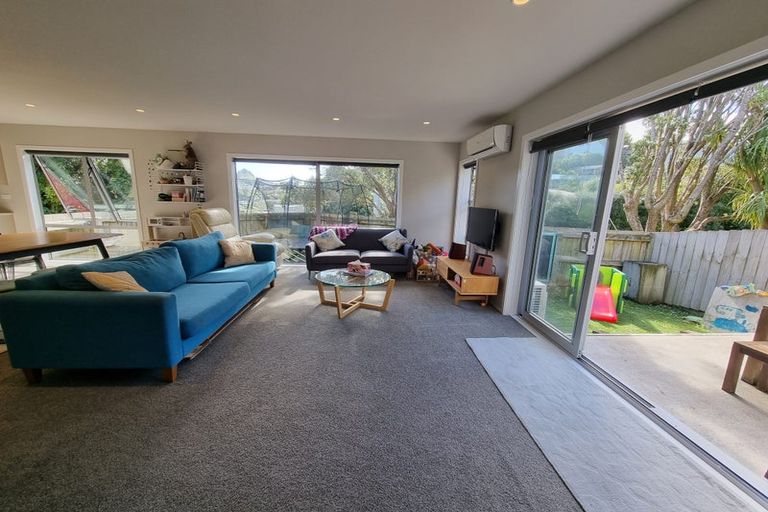 Photo of property in 61u1 Black Rock Road, Newlands, Wellington, 6037