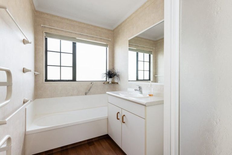 Photo of property in 2a Spriggs Crescent, Greenmeadows, Napier, 4112