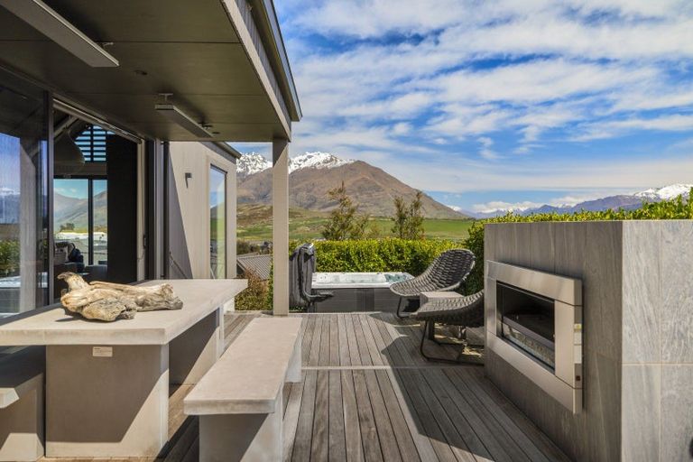 Photo of property in 17 Falconer Rise, Jacks Point, Queenstown, 9371
