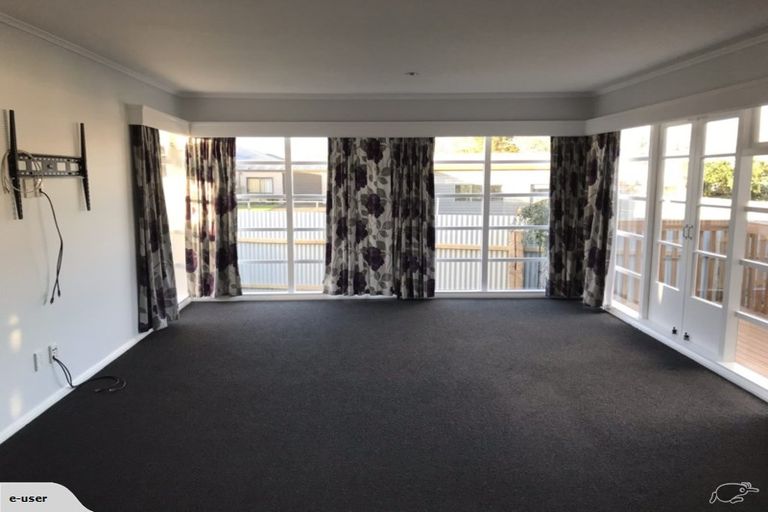 Photo of property in 30a Holland Street, Pukekohe, 2120