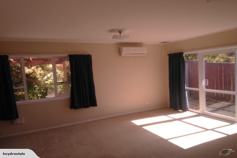 Photo of property in 23b Somes Crescent, Newlands, Wellington, 6037