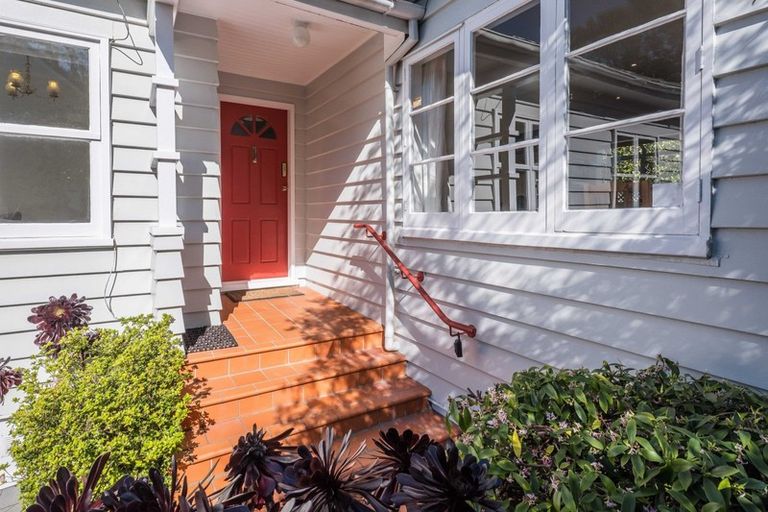 Photo of property in 6 Station Road, Khandallah, Wellington, 6035