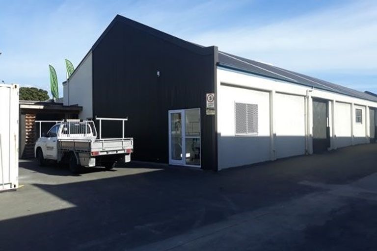 Photo of property in 144 Queens Drive, Lyall Bay, Wellington, 6022