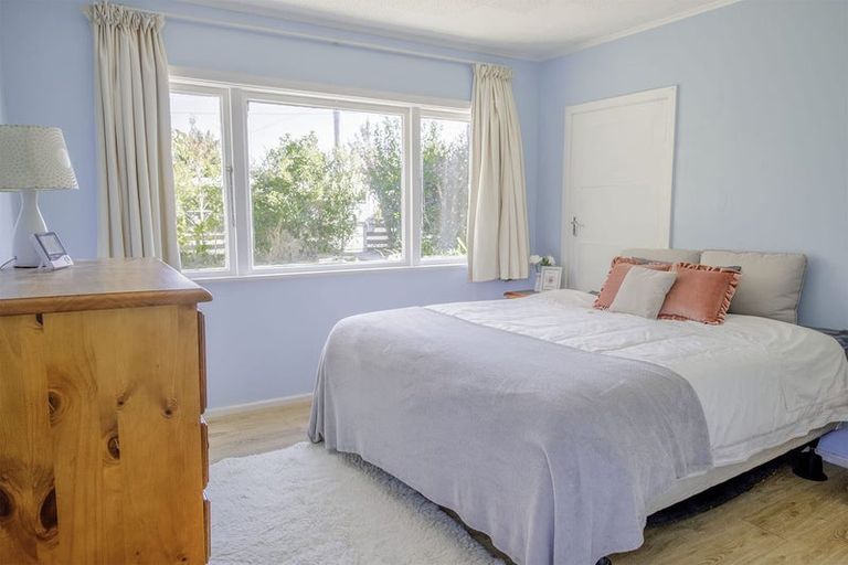 Photo of property in 24 Bennett Street, Waipawa, 4210