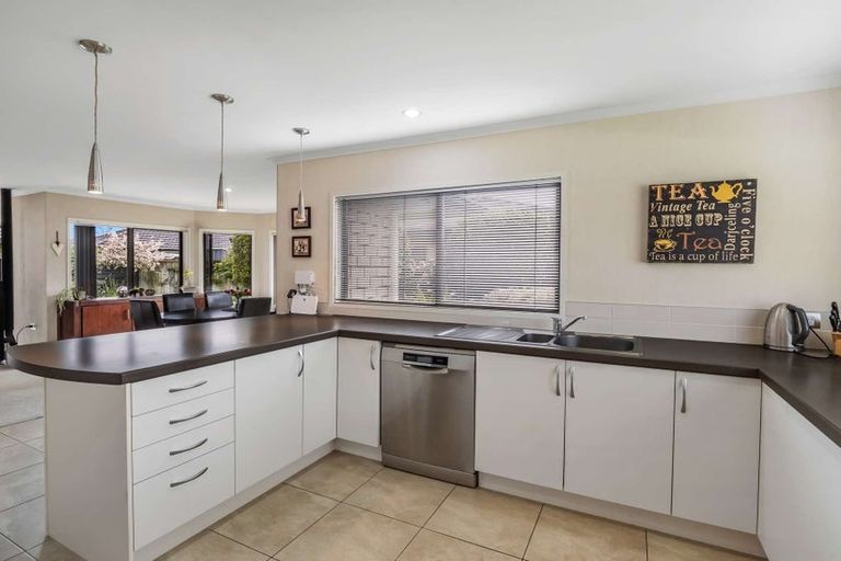 Photo of property in 2 Ahmad Close, Levin, 5510