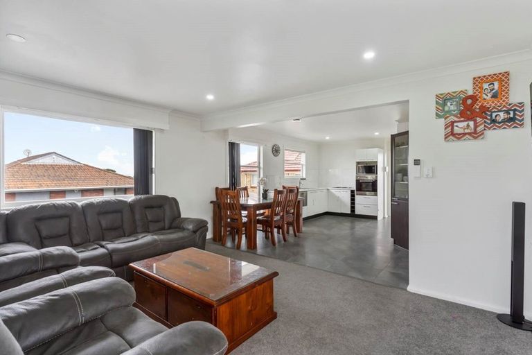 Photo of property in 1/63 Halver Road, Hillpark, Auckland, 2102