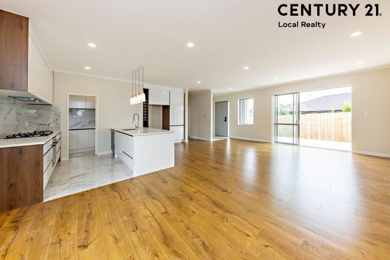 Photo of property in 1 Huahua Crescent, Papakura, 2110