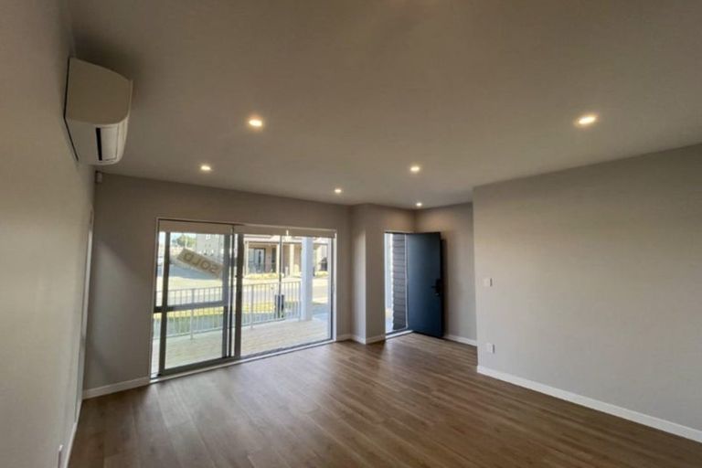 Photo of property in 13 Yellow Pear Lane, Karaka, 2578