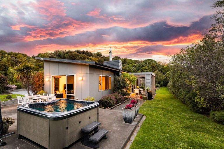 Photo of property in 28 Esk View Road, Eskdale, Napier, 4182