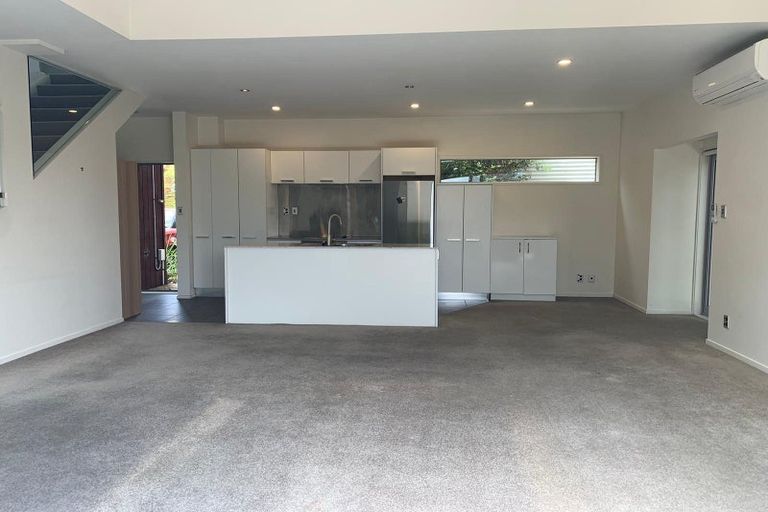 Photo of property in 76h Edmonton Road, Henderson, Auckland, 0612