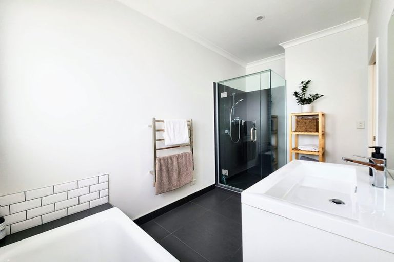 Photo of property in 6 Sophia Place, Karaka, Papakura, 2113