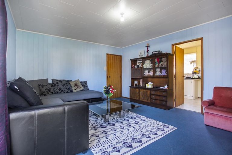Photo of property in 15 Pipitea Place, Massey, Auckland, 0614