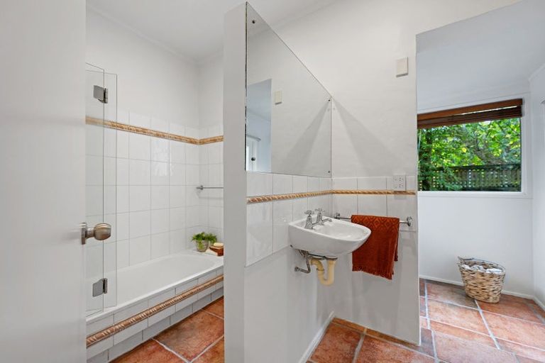 Photo of property in 194 Onewa Road, Birkenhead, Auckland, 0626
