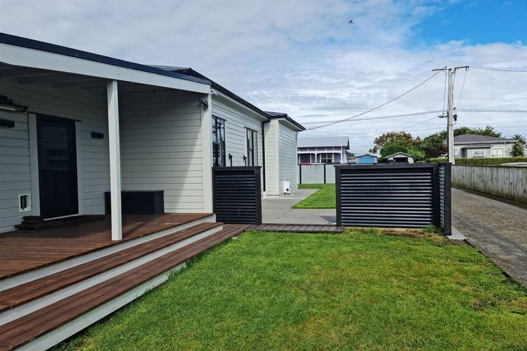 Photo of property in 42 Collins Street, Hawera, 4610